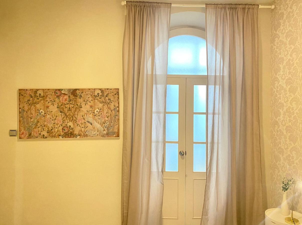 APARTAMENTO COLÓN 1451 - WIFI Gratis y Aire Acondicionado Cádis Exterior foto